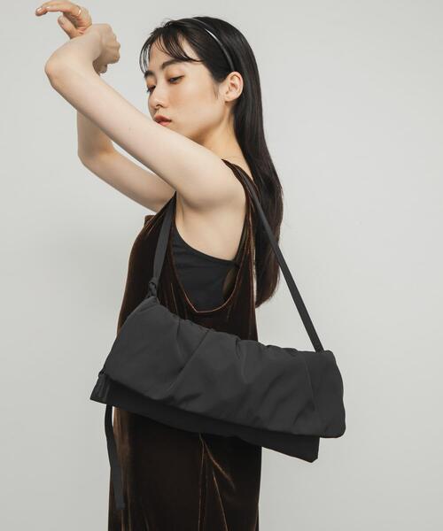 KBF（ケイビーエフ）の「ナイロンギャザーフラップBAG（ショルダーバッグ・レディース・ブラック/アイボリー/グリーン系その他・ONE）」の22枚目の写真