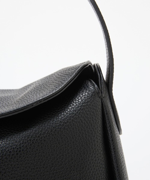 EFOLE（エフォル）の「【mayu×EFOLE コラボ】Shrink bag with heart pouch/ハートポーチ付きシュリンクバッグ（ハンドバッグ・レディース・キャメル/ブラック・FREE）」の12枚目の写真