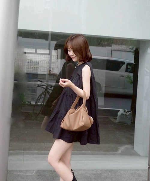 EFOLE（エフォル）の「【mayu×EFOLE コラボ】Shrink bag with heart pouch/ハートポーチ付きシュリンクバッグ（ハンドバッグ・レディース・キャメル/ブラック・FREE）」の4枚目の写真