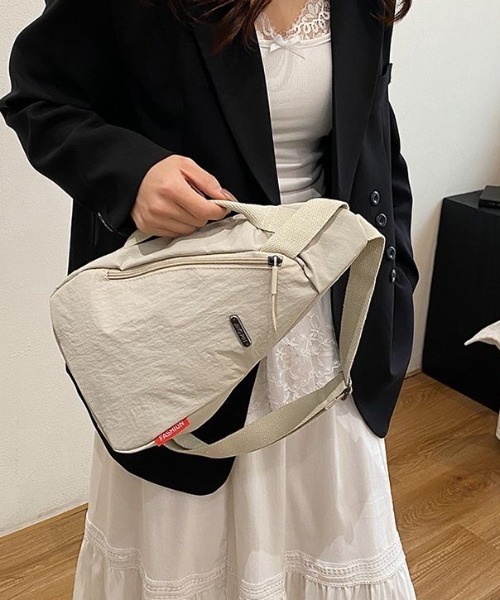セール】ナイロン三角スリングバッグ（ショルダーバッグ