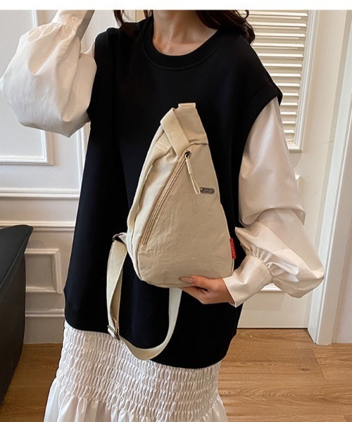 セール】ナイロン三角スリングバッグ（ショルダーバッグ