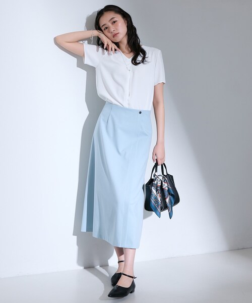 INDIVI(インディヴィ)の「【洗える/通勤】無地&マルチストライプ柄Vネックブラウス(シャツ/ブラウス・レディース・チャコール/ホワイト系1/ホワイト・34/03/05/13/15 /19/38)」の9枚目の写真