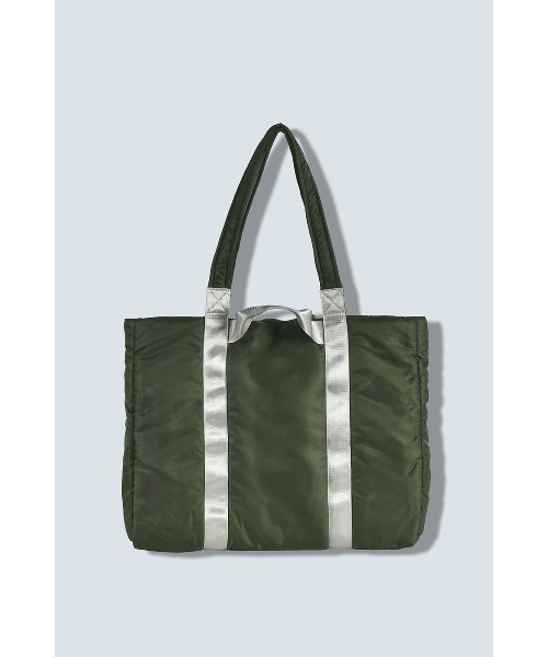 OMMO(オーエムエムオー)の「PADDED NYLON 2WAY WIDE TOTE(トートバッグ・レディース・ブラック/カーキ・F)」の15枚目の写真