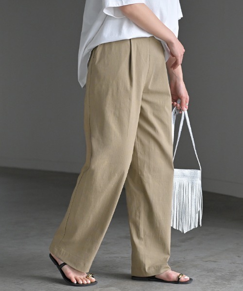 HUG.U(ハグユー)の「ストレッチタックストレートパンツ(その他パンツ・レディース・ブラック/カーキ/アッシュブラウン/ベージュ/ダークグレー・M(レギュラー丈)/L(レギュラー丈)/L(トール丈)/M(トール丈))」の4枚目の写真