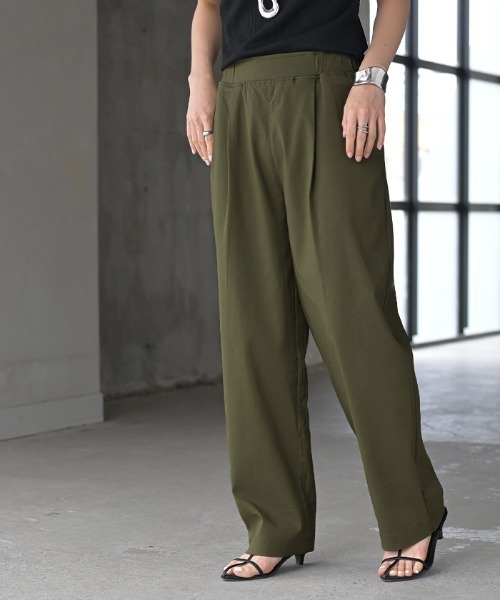 HUG.U(ハグユー)の「ストレッチタックストレートパンツ(その他パンツ・レディース・ブラック/カーキ/アッシュブラウン/ベージュ/ダークグレー・M(レギュラー丈)/L(レギュラー丈)/L(トール丈)/M(トール丈))」の5枚目の写真