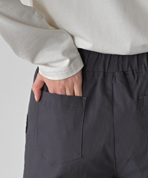 HUG.U(ハグユー)の「ストレッチタックストレートパンツ(その他パンツ・レディース・ブラック/カーキ/アッシュブラウン/ベージュ/ダークグレー・M(レギュラー丈)/L(レギュラー丈)/L(トール丈)/M(トール丈))」の12枚目の写真