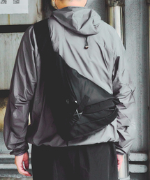 WISM（ウィズム）の「Dan Gee / ダン ジー FOLD BAG（ショルダーバッグ・メンズ）」