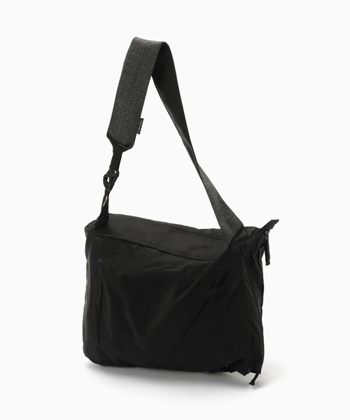 WISM（ウィズム）の「Dan Gee / ダン ジー FOLD BAG（ショルダーバッグ・メンズ・ブラック・FREE）」の3枚目の写真