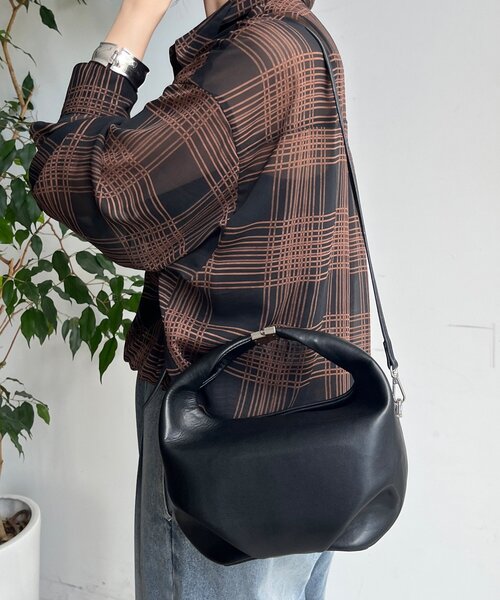 DouDou(ドゥドゥ)の「【WEB限定】メタルポイントショルダーバッグ(ショルダーバッグ・レディース・ベージュ/ボルドー/ブラック・FREE)」の7枚目の写真