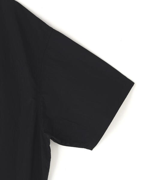 WHITELAND(ホワイトランド)の「WHITELAND/ホワイトランド/NYLON S/S SHIRT(シャツ/ブラウス・メンズ・ブラック/グレー・F)」の7枚目の写真