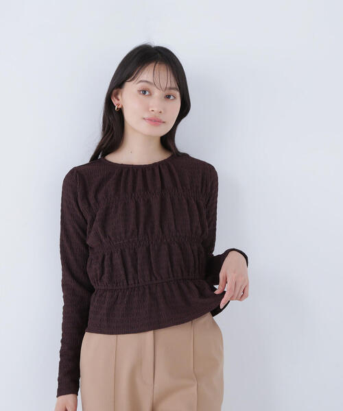 NATURAL BEAUTY BASIC（ナチュラルビューティーベーシック）の「◇シャーリングペプラムカットソー長袖（Tシャツ/カットソー・レディース・ダークブラウン/レッド/オフホワイト・FREE）」の18枚目の写真
