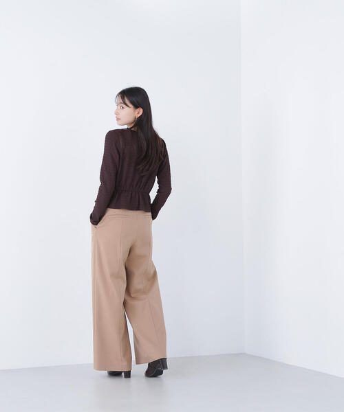 NATURAL BEAUTY BASIC（ナチュラルビューティーベーシック）の「◇シャーリングペプラムカットソー長袖（Tシャツ/カットソー・レディース・ダークブラウン/レッド/オフホワイト・FREE）」の17枚目の写真