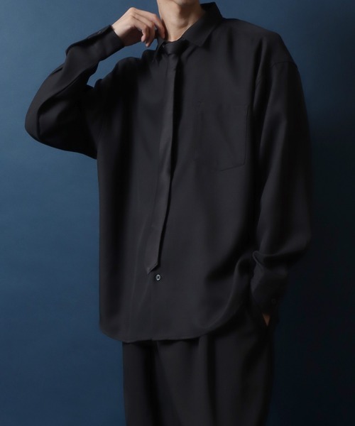 ANPAS（アンパス）の「ANPAS Exclusive Oversized Twill Shirt with Tie (Long Sleeve)  / アンパス別注 ネクタイ付きツイルオーバーサイズ レギュラーカラーシャツ / レディース メンズ 長袖シャツ 秋冬（シャツ/ブラウス・メンズ・ダークグリーン/ライトグレー/ホワイト/ベージュ/ブラック/ブルー/ブラウン/マルーン/ネイビー・M/L）」の21枚目の写真