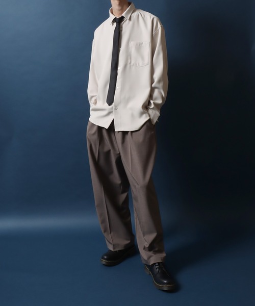 ANPAS（アンパス）の「ANPAS Exclusive Oversized Twill Shirt with Tie (Long Sleeve)  / アンパス別注 ネクタイ付きツイルオーバーサイズ レギュラーカラーシャツ / レディース メンズ 長袖シャツ 秋冬（シャツ/ブラウス・メンズ・ダークグリーン/ライトグレー/ホワイト/ベージュ/ブラック/ブルー/ブラウン/マルーン/ネイビー・M/L）」の14枚目の写真