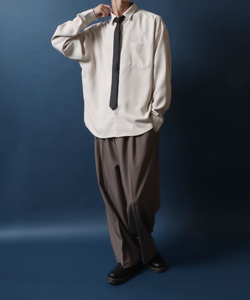 ANPAS（アンパス）の「ANPAS Exclusive Oversized Twill Shirt with Tie (Long Sleeve)  / アンパス別注 ネクタイ付きツイルオーバーサイズ レギュラーカラーシャツ / レディース メンズ 長袖シャツ 秋冬（シャツ/ブラウス・メンズ・ダークグリーン/ライトグレー/ホワイト/ベージュ/ブラック/ブルー/ブラウン/マルーン/ネイビー・M/L）」の13枚目の写真
