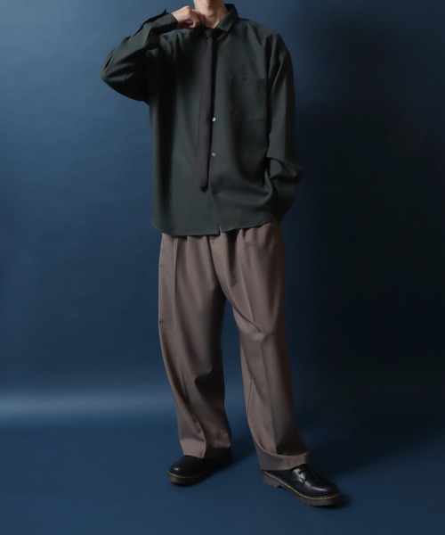 ANPAS（アンパス）の「ANPAS Exclusive Oversized Twill Shirt with Tie (Long Sleeve)  / アンパス別注 ネクタイ付きツイルオーバーサイズ レギュラーカラーシャツ / レディース メンズ 長袖シャツ 秋冬（シャツ/ブラウス・メンズ・ダークグリーン/ライトグレー/ホワイト/ベージュ/ブラック/ブルー/ブラウン/マルーン/ネイビー・M/L）」の16枚目の写真