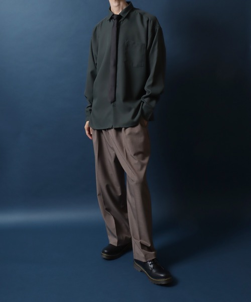 ANPAS（アンパス）の「ANPAS Exclusive Oversized Twill Shirt with Tie (Long Sleeve)  / アンパス別注 ネクタイ付きツイルオーバーサイズ レギュラーカラーシャツ / レディース メンズ 長袖シャツ 秋冬（シャツ/ブラウス・メンズ・ダークグリーン/ライトグレー/ホワイト/ベージュ/ブラック/ブルー/ブラウン/マルーン/ネイビー・M/L）」の17枚目の写真