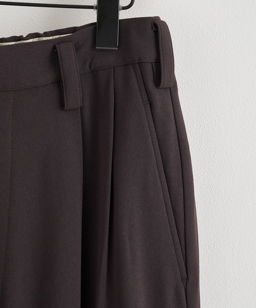 UJOH(ウジョー)の「【UJOH HOMME / ウジョーオム】Wide 2 Tuck PNT(スラックス・メンズ・ブラック/ブラウン・4/5)」の6枚目の写真