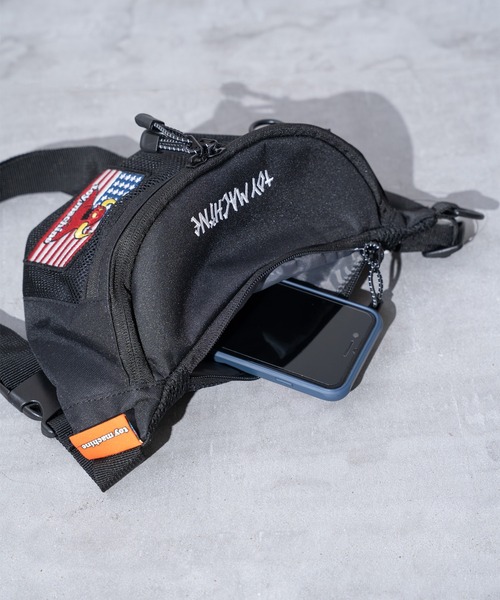 JUGLANS(ユグランス)の「【TOYMACHINE】SLING BAG(ボディバッグ/ウエストポーチ・メンズ・ライトブラウン/ブラック/ブラック系その他・FREE)」の9枚目の写真