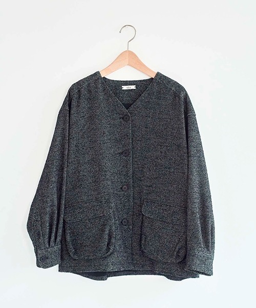 HAU（ハウ）の「Vネックジャケット tweed（その他アウター・レディース・ブラック・MEDIUM）」の2枚目の写真