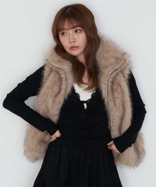 RAY CASSIN（レイカズン）の「ファーベスト（ベスト・レディース・ベージュ系その他2/アイボリー/グレイッシュベージュ・FREE）」の2枚目の写真