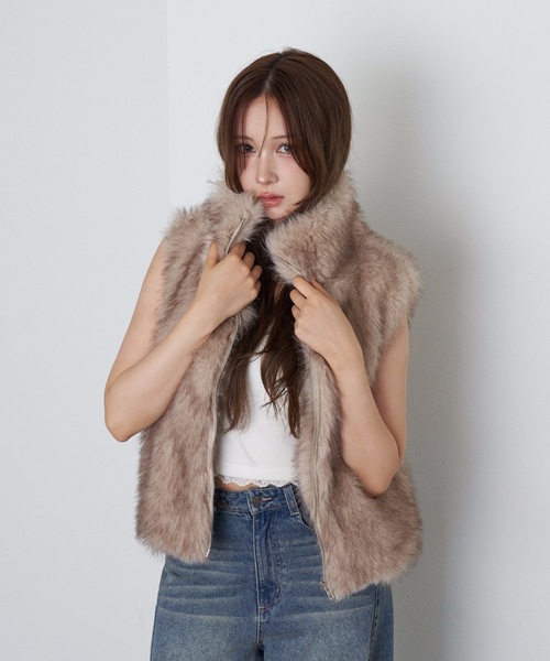 RAY CASSIN（レイカズン）の「ファーベスト（ベスト・レディース・ベージュ系その他2/アイボリー/グレイッシュベージュ・FREE）」の4枚目の写真