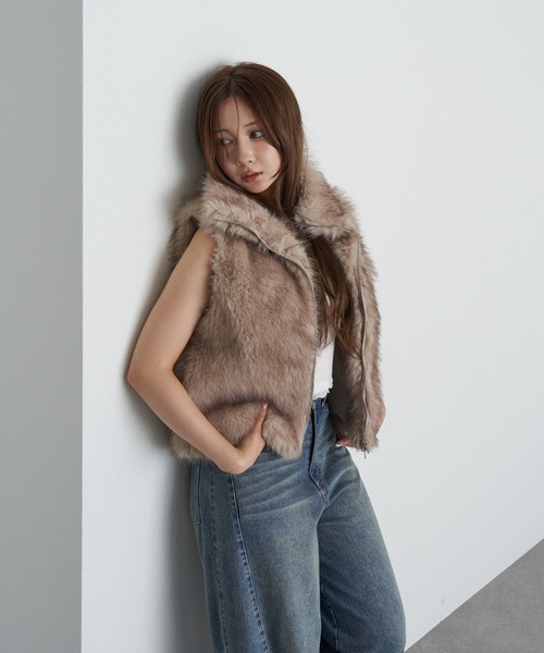 RAY CASSIN（レイカズン）の「ファーベスト（ベスト・レディース・ベージュ系その他2/アイボリー/グレイッシュベージュ・FREE）」の5枚目の写真