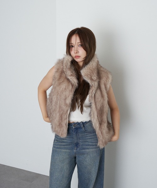 RAY CASSIN（レイカズン）の「ファーベスト（ベスト・レディース・ベージュ系その他2/アイボリー/グレイッシュベージュ・FREE）」の6枚目の写真