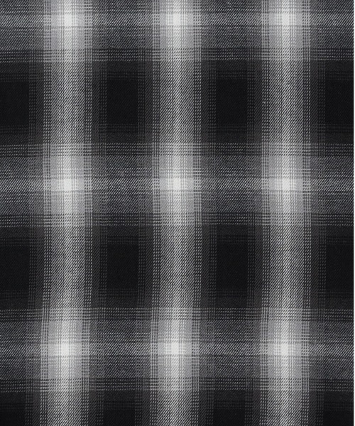 Right-on（ライトオン）の「【ヒップまでカバー】【HONEYSUCKLE ROSE】オンブレチェックシャツ (ゆったりシルエット/前後差丈)（シャツ/ブラウス・レディース・ブルー/ブラック/ブラウン・S/L/M）」の5枚目の写真