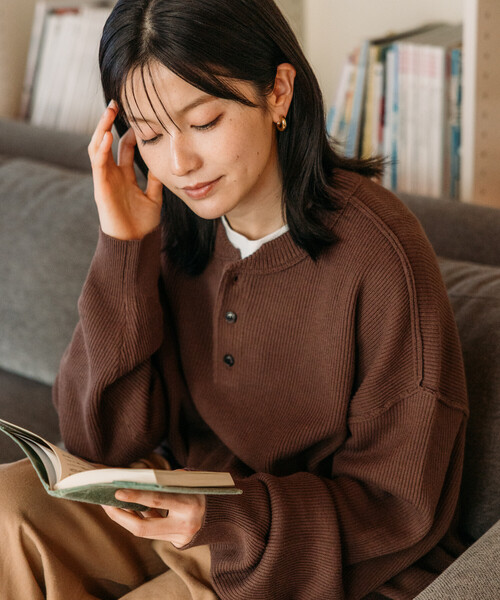 FREAK'S STORE(フリークスストア)の「限定展開 リラックスフィット 片畦リンキング ヘンリーネック ニット(ニット/セーター・メンズ・チャコールグレー/ブラック/ブラウン/レッド/グリーン・MEDIUM/LARGE)」の4枚目の写真