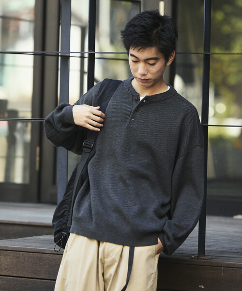 FREAK'S STORE(フリークスストア)の「限定展開 リラックスフィット 片畦リンキング ヘンリーネック ニット(ニット/セーター・メンズ・チャコールグレー/ブラック/ブラウン/レッド/グリーン・MEDIUM/LARGE)」の18枚目の写真