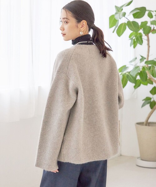 SHIPS(シップス)の「フォックス ブレンド ノーカラー ニット コート(ノーカラーコート・レディース・ライトブルー/ベージュ/ネイビー・ONE SIZE)」の6枚目の写真