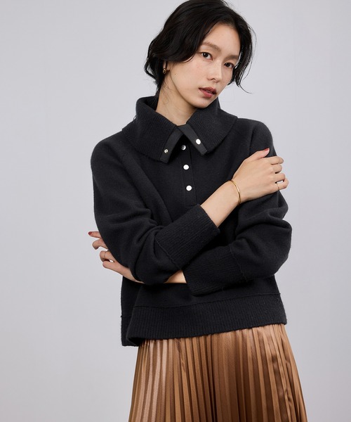 ROPE'(ロペ)の「接結ウールドットボタンハイネックニット/イージーケア(ニット/セーター・レディース・ブラック/レッド/オフホワイト・FREE)」の1枚目の写真