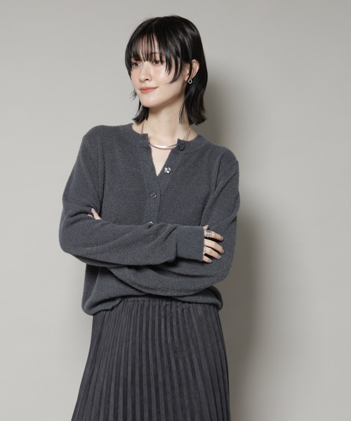 NANO universe（ナノユニバース）の「ミニラメシャギークルーネックカーディガン（カーディガン/ボレロ・レディース・グレー/ホワイト/チャコール・FREE）」の3枚目の写真