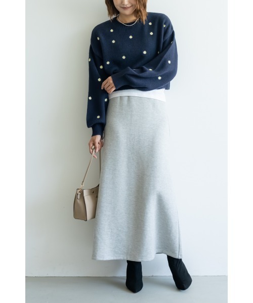 M.deux（エムドゥ）の「アルパカタッチフラワー刺繍プルオーバー（ニット/セーター・レディース・ネイビー/チャコールグレー・MEDIUM）」の5枚目の写真