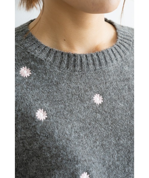 M.deux（エムドゥ）の「アルパカタッチフラワー刺繍プルオーバー（ニット/セーター・レディース・ネイビー/チャコールグレー・MEDIUM）」の12枚目の写真
