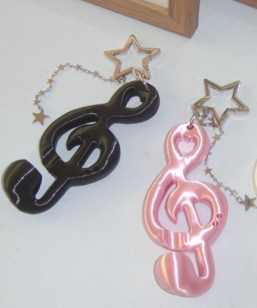 EVERYTHINGS（エブリシングス）の「【EVERYTHINGS】MIDNIGHT(TREBALM) / 【エブリシングス】ブラックスターリーミュージックモチーフリップケースキーリング（キーホルダー・レディース・ブラック・ONE SIZE）」の2枚目の写真