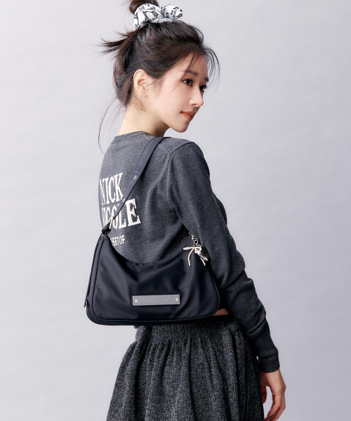 NICK&NICOLE(ニックアンドニコール)の「CRYSTAL NYLON AROUND MINI BAG_BLACK(ショルダーバッグ・レディース・その他・FREE)」の4枚目の写真