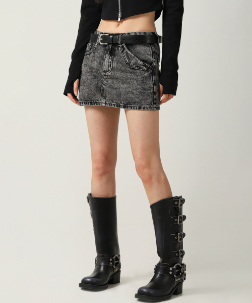 AVANDRESS(アバンドレス )の「Ava Denim Mini Skirt BLUE(スカート・レディース・ブルー・MEDIUM/LARGE/SMALL)」の2枚目の写真