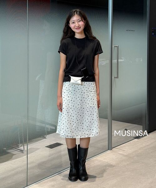 MUSINSA STANDARD WOMAN（ムシンサスタンダードウーマン）の「ウィメンズベーシッククルーネックTシャツ[ブラック]（Tシャツ/カットソー・レディース・その他・SMALL/MEDIUM/LARGE/X-LARGE/X-SMALL）」の13枚目の写真