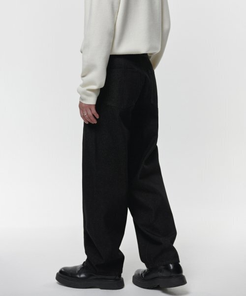 MUSINSA STANDARD（ムシンサスタンダード）の「ツイストセミバルーンデニムパンツ[ローブラック]（デニムパンツ・メンズ・その他・40/38/42/36/34/32/30/31/33/26/27/28/29）」の4枚目の写真
