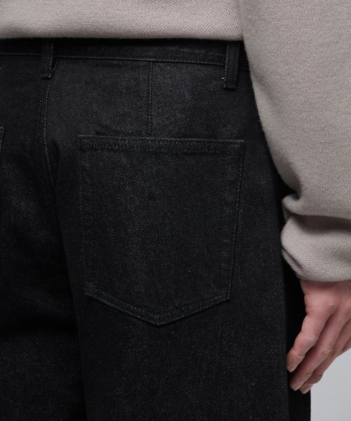 MUSINSA STANDARD（ムシンサスタンダード）の「ツイストセミバルーンデニムパンツ[ローブラック]（デニムパンツ・メンズ・その他・40/38/42/36/34/32/30/31/33/26/27/28/29）」の10枚目の写真