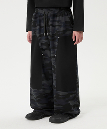 TRILLION（トリリオン）の「カモカーペンターワイドスウェットパンツ_ブラック（スウェットパンツ）」