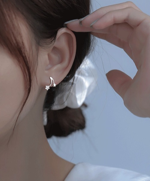 mebole(メボレ)の「shooting star pierced earrings(ピアス(両耳用)・レディース・ゴールド/シルバー・FREE)」の4枚目の写真
