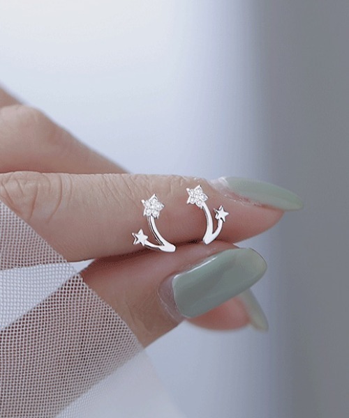 mebole(メボレ)の「shooting star pierced earrings(ピアス(両耳用)・レディース・ゴールド/シルバー・FREE)」の8枚目の写真