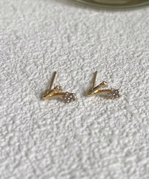 mebole(メボレ)の「shooting star pierced earrings(ピアス(両耳用)・レディース・ゴールド/シルバー・FREE)」の13枚目の写真