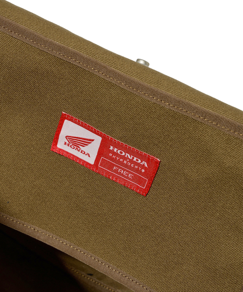 PHYPS MOTORCYCLE(フィップスモーターサイクル)の「Honda Typography Duffel Canvas bag_Khaki(メッセンジャーバッグ・レディース・その他・FREE)」の2枚目の写真