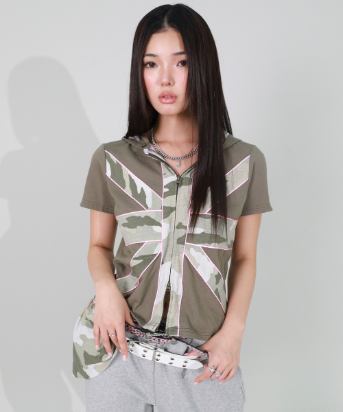 NYXX(エヌワイエックスエックス)の「CROSS PATCH HOODIE KHAKI(Tシャツ/カットソー・レディース・その他・F)」の1枚目の写真