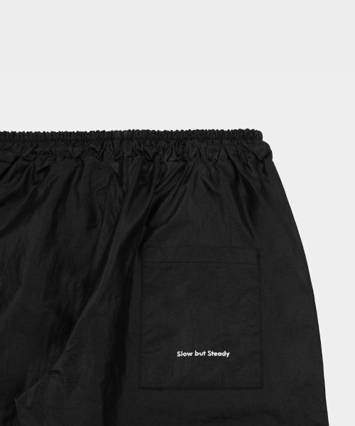 SLOW RECORD HOUSE(スローレコードハウス)の「ナイロンワンタックパンツ_コーティングブラック(スウェットパンツ・レディース・その他・LARGE/MEDIUM/SMALL)」の5枚目の写真