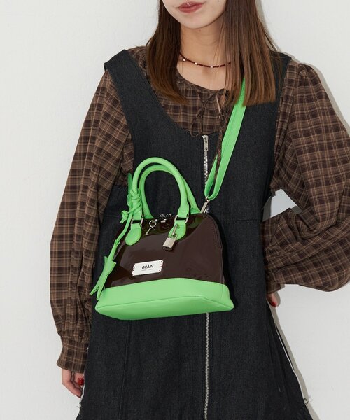 GRAIN(グレイン)の「【GRAIN/グレイン】スターチャームエナメルボストンバッグ(トートバッグ・レディース・ブラウン/ネイビー/イエロー・FREE)」の4枚目の写真